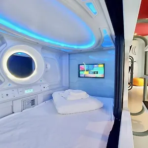  Capsule hotel Atypicap Capsule Spain